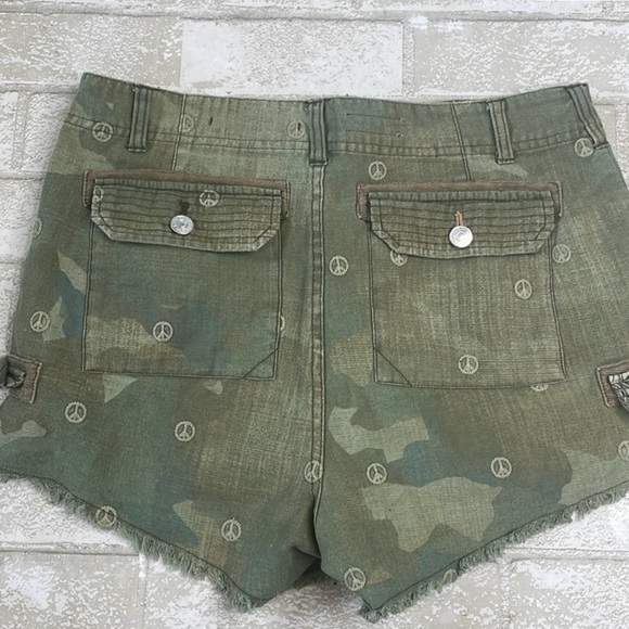 Pilcro green embroidered shorts - Picture 10 of 10